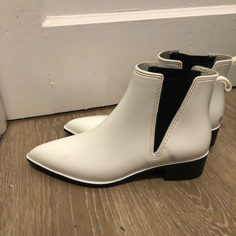 Jeffrey Campbell Stunning but scuffed designer ankle boots